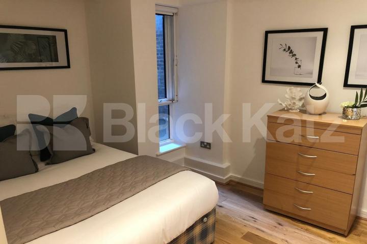 Warehouse style apartment recently redecorated & superbly located  Shad Thames, London Bridge